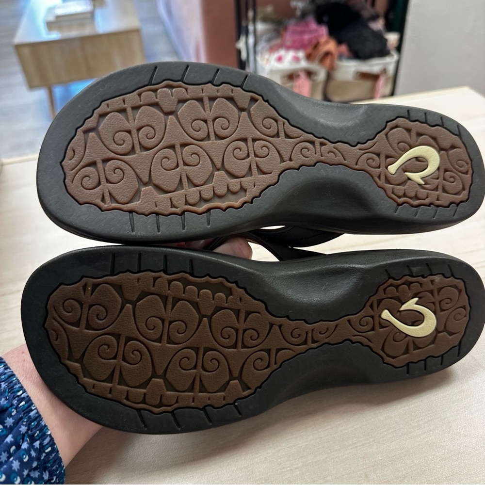 OluKai Brown Ohana Flip Flops - Picture 3 of 8